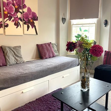 Snug Studio Apartment In Central Location Бристол Екстериор снимка