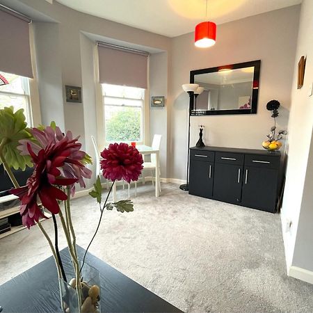 Snug Studio Apartment In Central Location Бристол Екстериор снимка