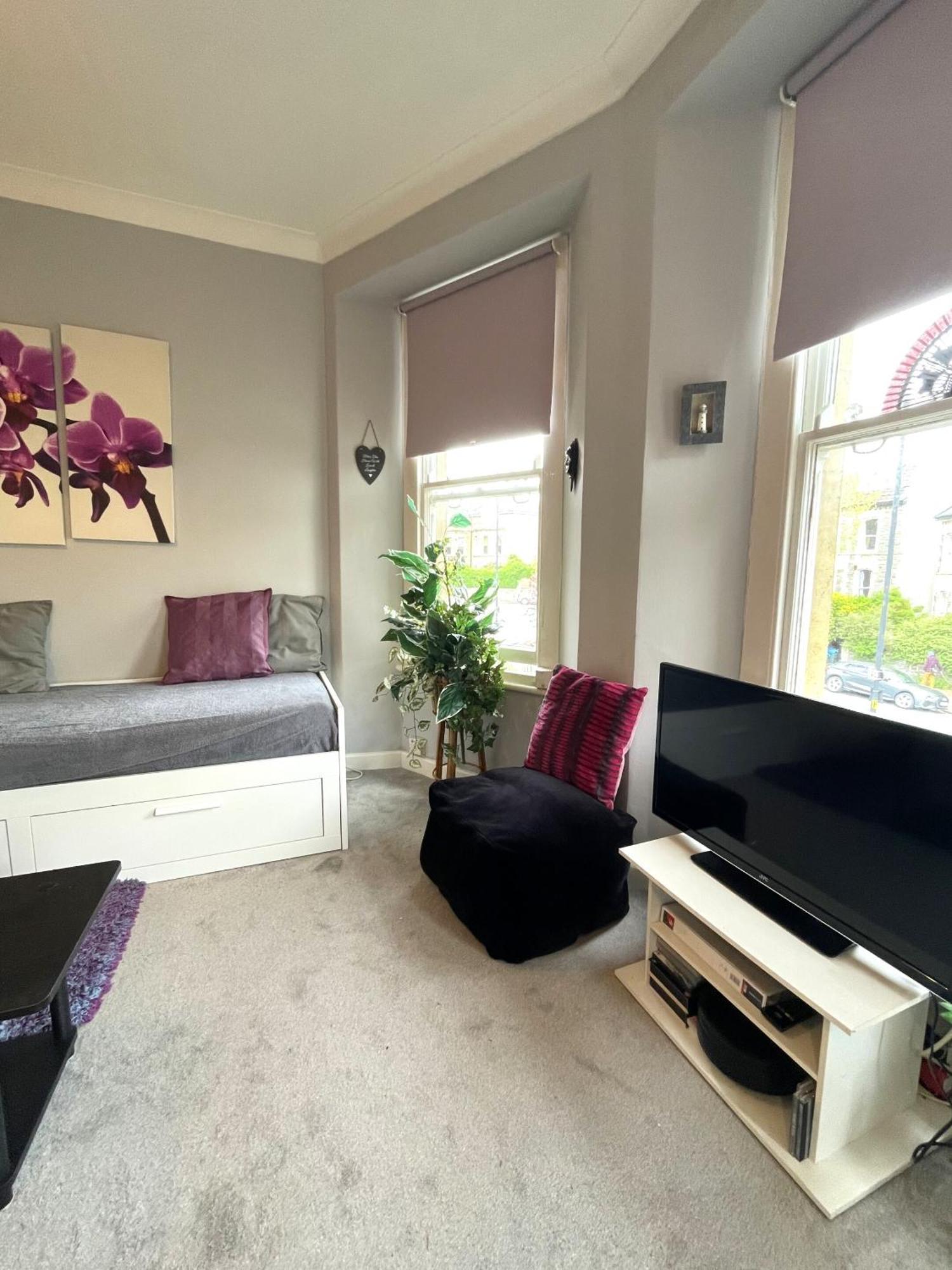 Snug Studio Apartment In Central Location Бристол Екстериор снимка