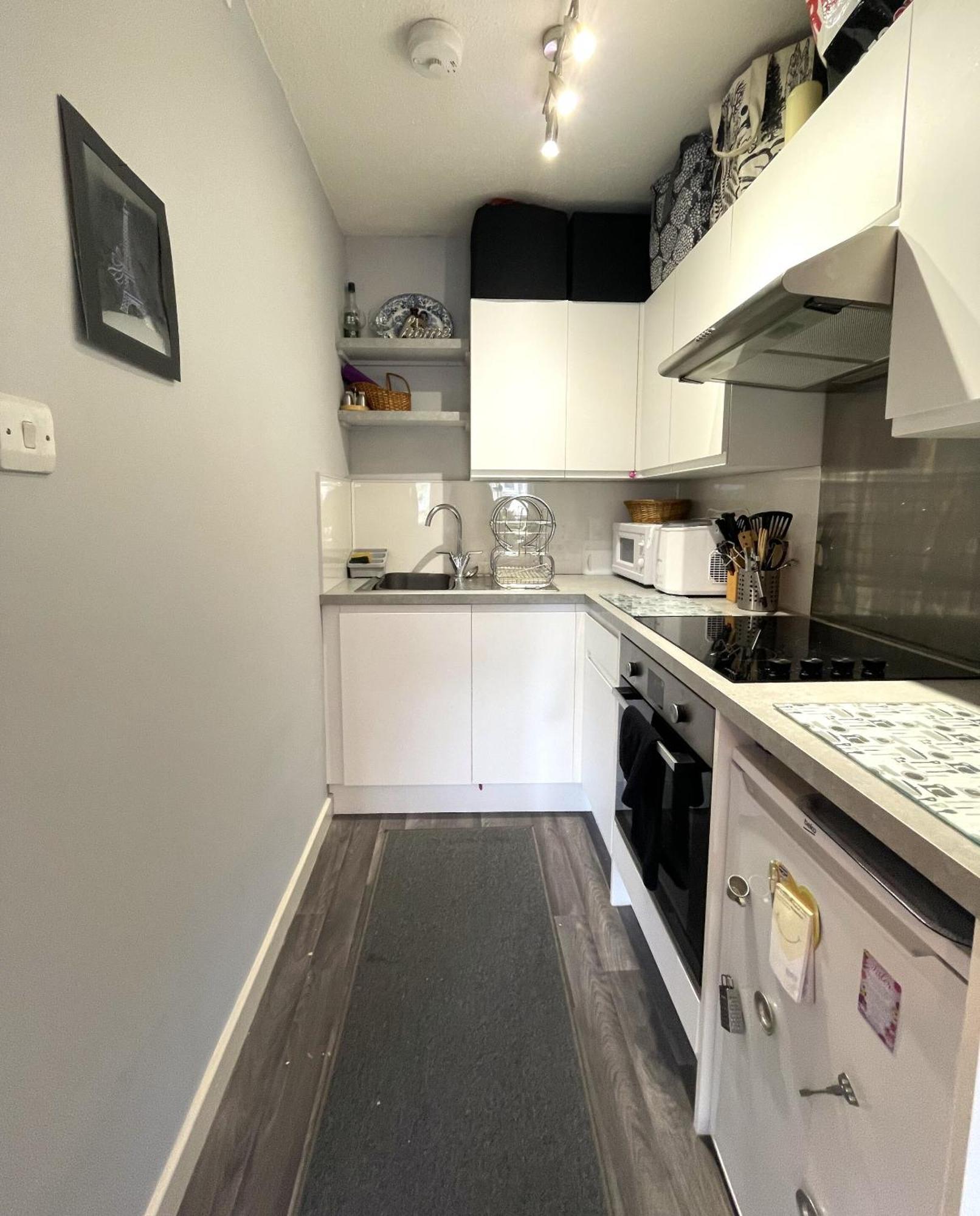 Snug Studio Apartment In Central Location Бристол Екстериор снимка