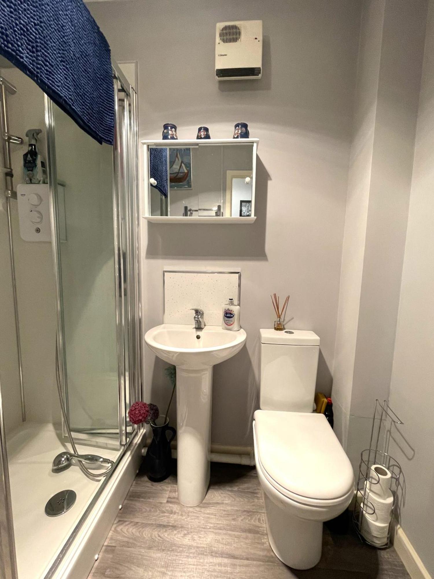 Snug Studio Apartment In Central Location Бристол Екстериор снимка